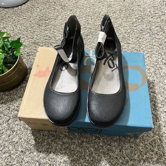 OTBT Scamper Leather Low Wedge Shoes Ankle Strap Size 6 M Black Leather New - Picture 2 of 8